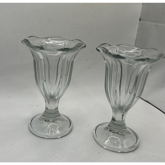 Set of 2 new vintage glass ice cream sundae glasses 6” Tall - Picture 4 of 6